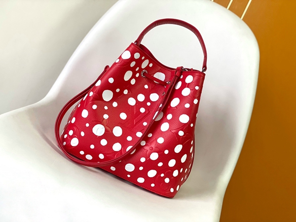 ルイヴィトンバッグ側面デザイン